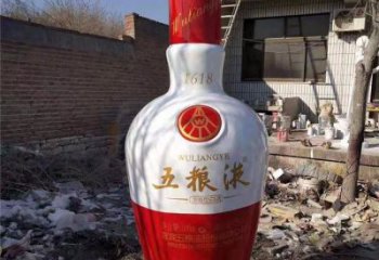 酒瓶雕塑選定，園林裝飾，大型玻璃鋼酒瓶雕塑公司