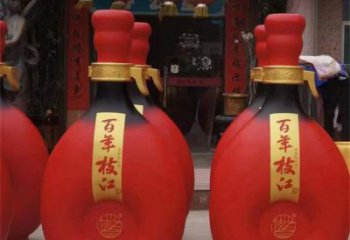 洋酒瓶雕塑點(diǎn)擊，地標(biāo)擺件，玻璃鋼洋酒瓶雕塑承接