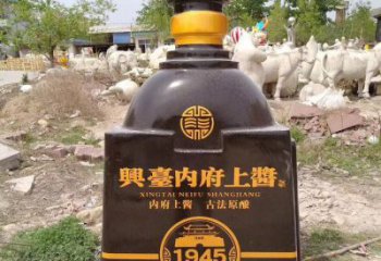 洋酒瓶雕塑專供，景區(qū)雕塑，玻璃鋼洋酒瓶雕塑提供