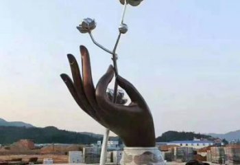 手拈花雕塑優(yōu)選，城市裝飾，不銹鋼手拈花雕塑訂做