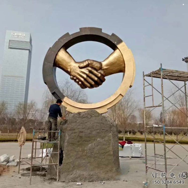 握手雕塑批發(fā)，景觀雕塑，不銹鋼握手雕塑制作承接