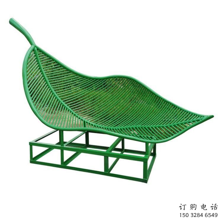 藝術(shù)樹葉雕塑定制，景觀雕塑，不銹鋼烤漆樹葉雕塑廠家