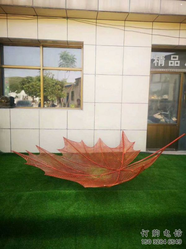 鏤空樹(shù)葉雕塑制造，藝術(shù)擺件，鐵藝樹(shù)葉雕塑訂做廠家