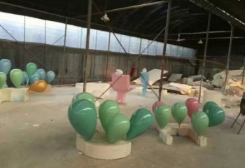 氣球樹雕塑廠家，彩繪構(gòu)件，玻璃鋼氣球樹雕塑供應