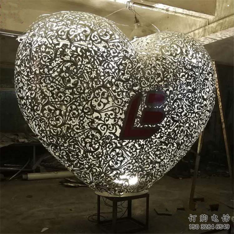 鏤空心形雕塑，燈光配置結(jié)構(gòu)，不銹鋼燈光心形雕塑廠家