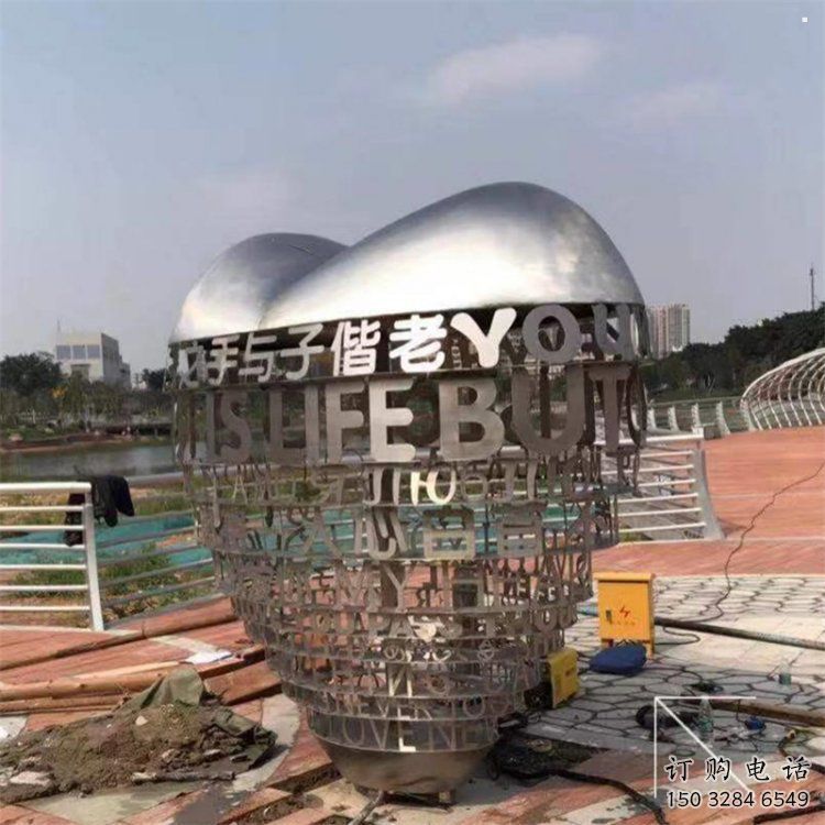 心形球雕塑制造，歐式風(fēng)格，不銹鋼心形球雕塑廠家定價