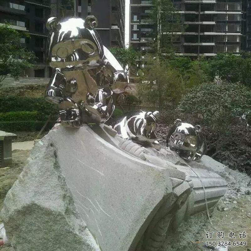 熊貓雕塑擺件優(yōu)選，陸地?cái)[件，園林不銹鋼熊貓雕塑供應(yīng)