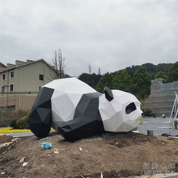鍛鋼熊貓雕塑選用，小區(qū)擺件，大型切面熊貓雕塑公司