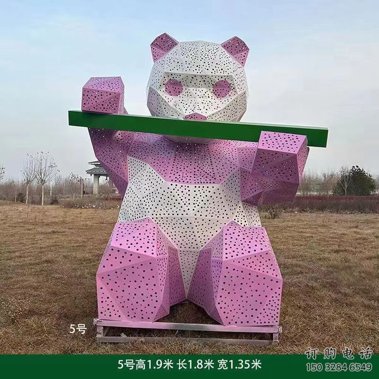 現(xiàn)代熊貓雕塑定制，中式工藝，切面鏤空熊貓雕塑廠家