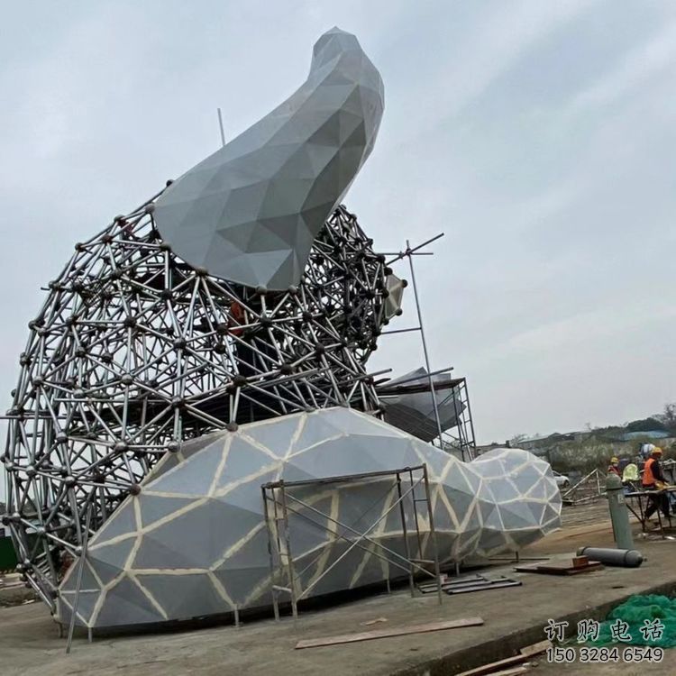 制造熊貓雕塑定價(jià)，地標(biāo)擺件，烤漆切面熊貓雕塑精選