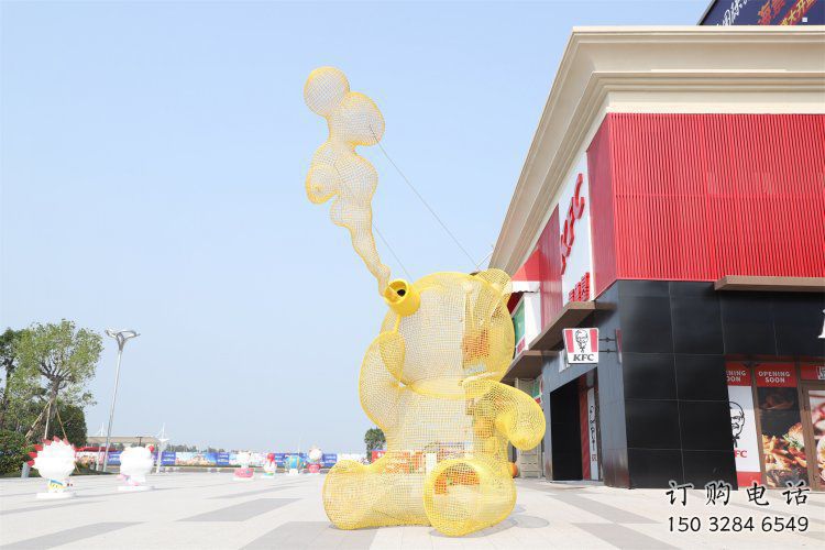 大型熊貓雕塑制作，花園小品，鏤空熊貓雕塑廠家