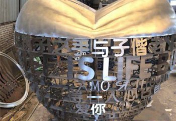 心形球雕塑批發(fā)，廣場系列，不銹鋼心形球雕塑廠家定價(jià)