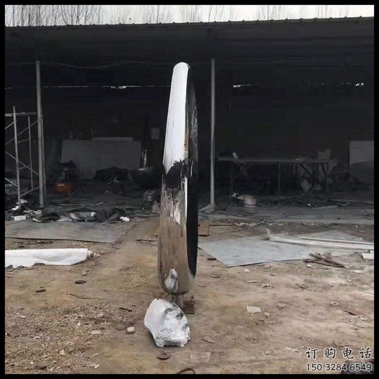 月亮雕塑優(yōu)選，多彩藝術(shù)，鏡面鏤空月亮雕塑選用