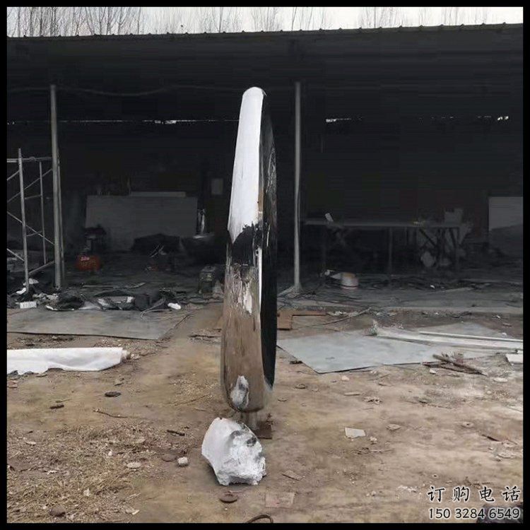 抽象月牙雕塑，小區(qū)雕塑，鏤空月牙雕塑制作精選