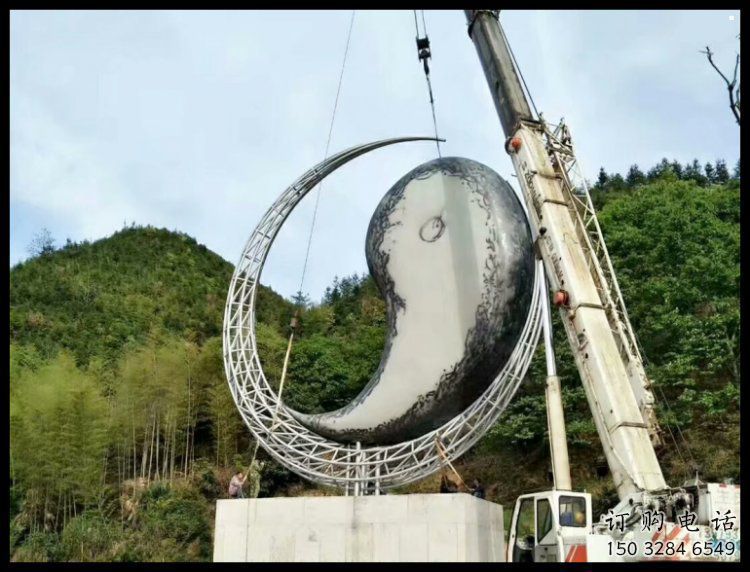 大型月亮雕塑，鍍銅景觀雕塑，鏡面工藝