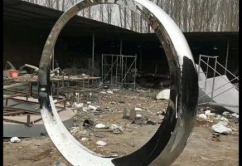月牙雕塑選用，小區(qū)擺件，大型鏤空月牙雕塑公司