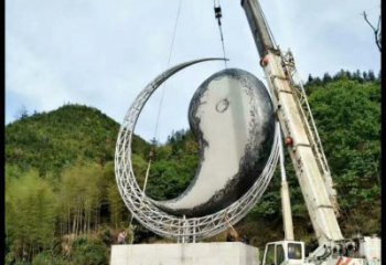 大型月亮雕塑，鍍銅景觀雕塑，鏡面工藝