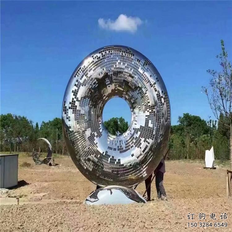 鏤空圓環(huán)雕塑制造商，美陳雕塑，不銹鋼圓環(huán)雕塑供給