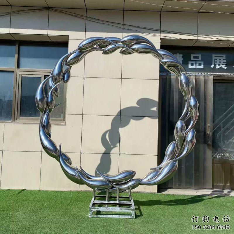 金魚雕塑訂做特供，室外軟裝，標(biāo)志圓環(huán)金魚雕塑供應(yīng)