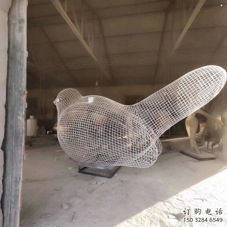 鏤空鳥雕塑批發(fā)，拉絲工藝，鐵藝小鳥雕塑承接