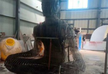 現(xiàn)代鏤空人物雕塑優(yōu)選，圓雕體系，鐵藝坐式人物雕塑選定