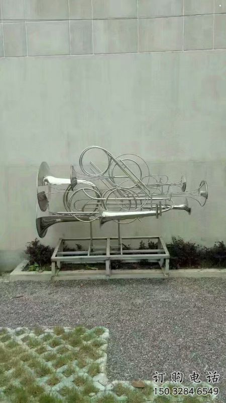 鏤空號角雕塑