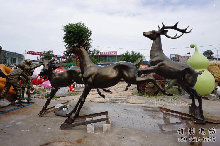 銅陵戶外小鹿批發(fā)，動物雕塑，梅花鹿銅雕塑供求