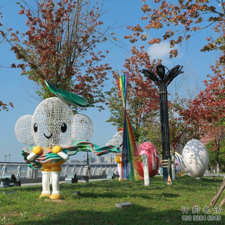 河源戶外鏤空卡通雕塑供應(yīng)，花園小品，鐵藝卡通雕塑展品