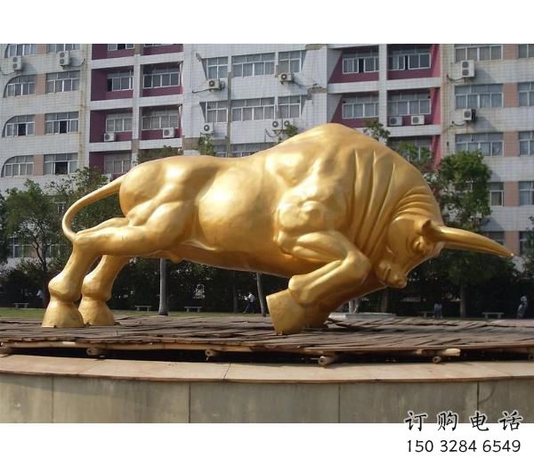 咸寧風(fēng)景區(qū)開荒牛雕塑