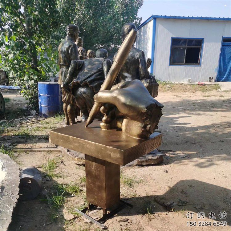 長沙手握鋼筆雕塑，街道標(biāo)識，玻璃鋼手握鋼筆雕塑廠家