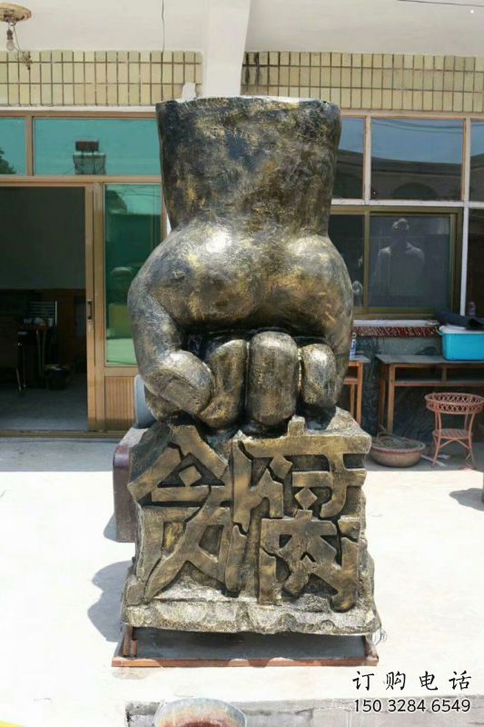 蓮湖握拳雕塑訂做，歐式風(fēng)格，玻璃鋼握拳雕塑廠家選定