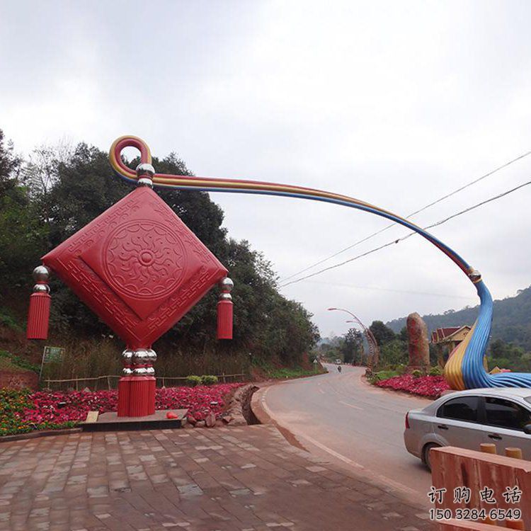 吐魯番街道中國(guó)結(jié)雕塑 吐魯番街道中國(guó)結(jié)雕塑