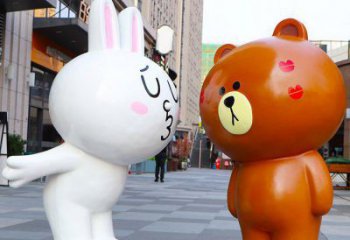 那曲步行街布朗熊雕塑，玻璃鋼動(dòng)物雕塑，卡通方式