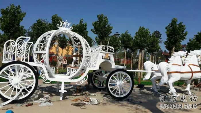 金華廣場(chǎng)馬車(chē)雕塑
