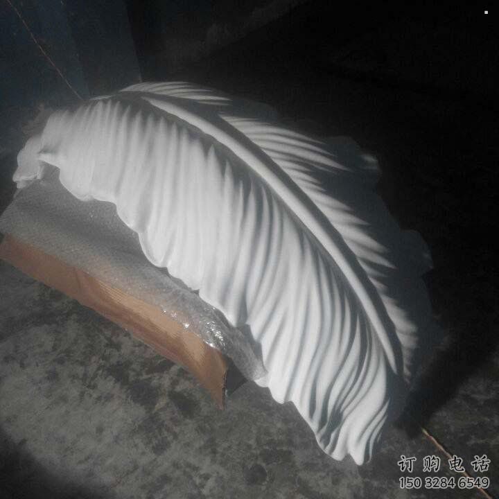涪陵羽毛雕塑供應(yīng)，花園小品，酒店玻璃鋼羽毛雕塑展品